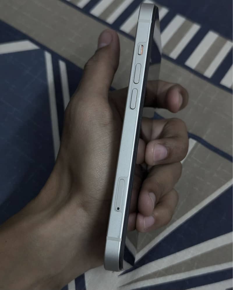 Apple iPhone 13 2