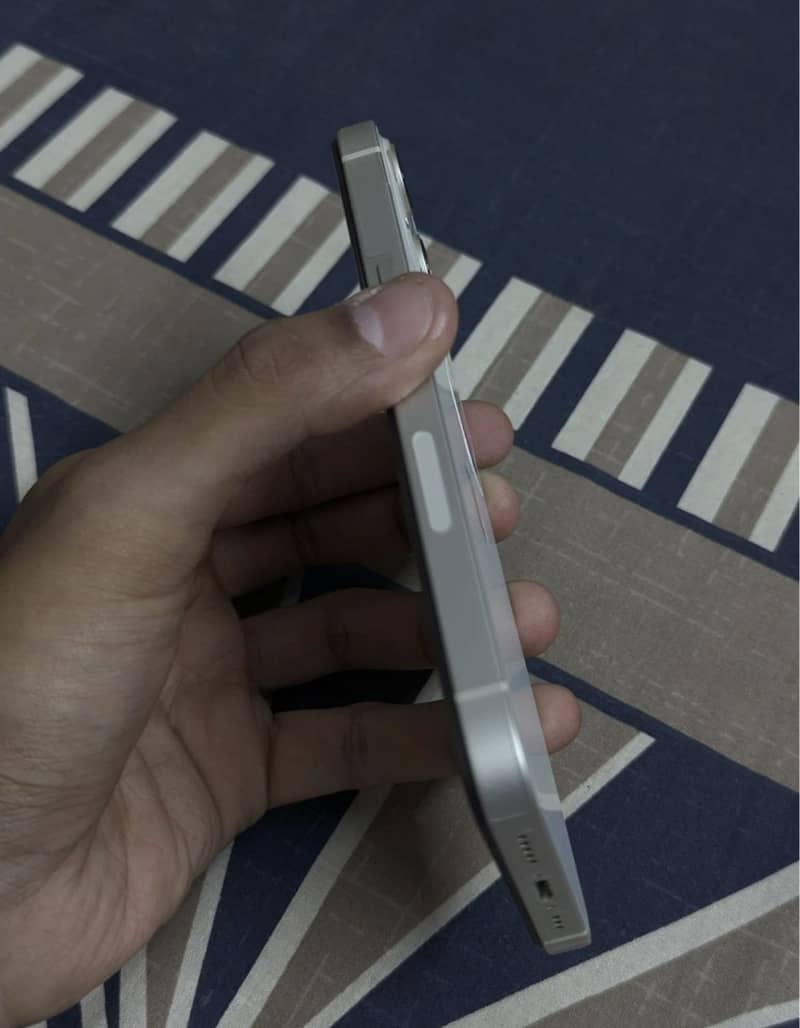 Apple iPhone 13 4