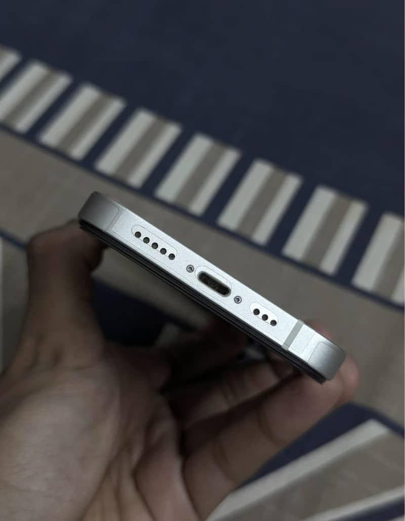 Apple iPhone 13 6