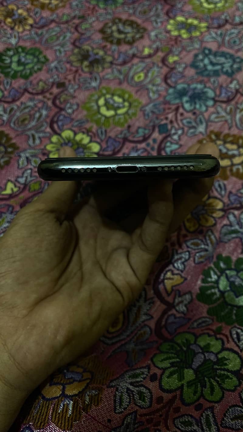 Apple iPhone X 3