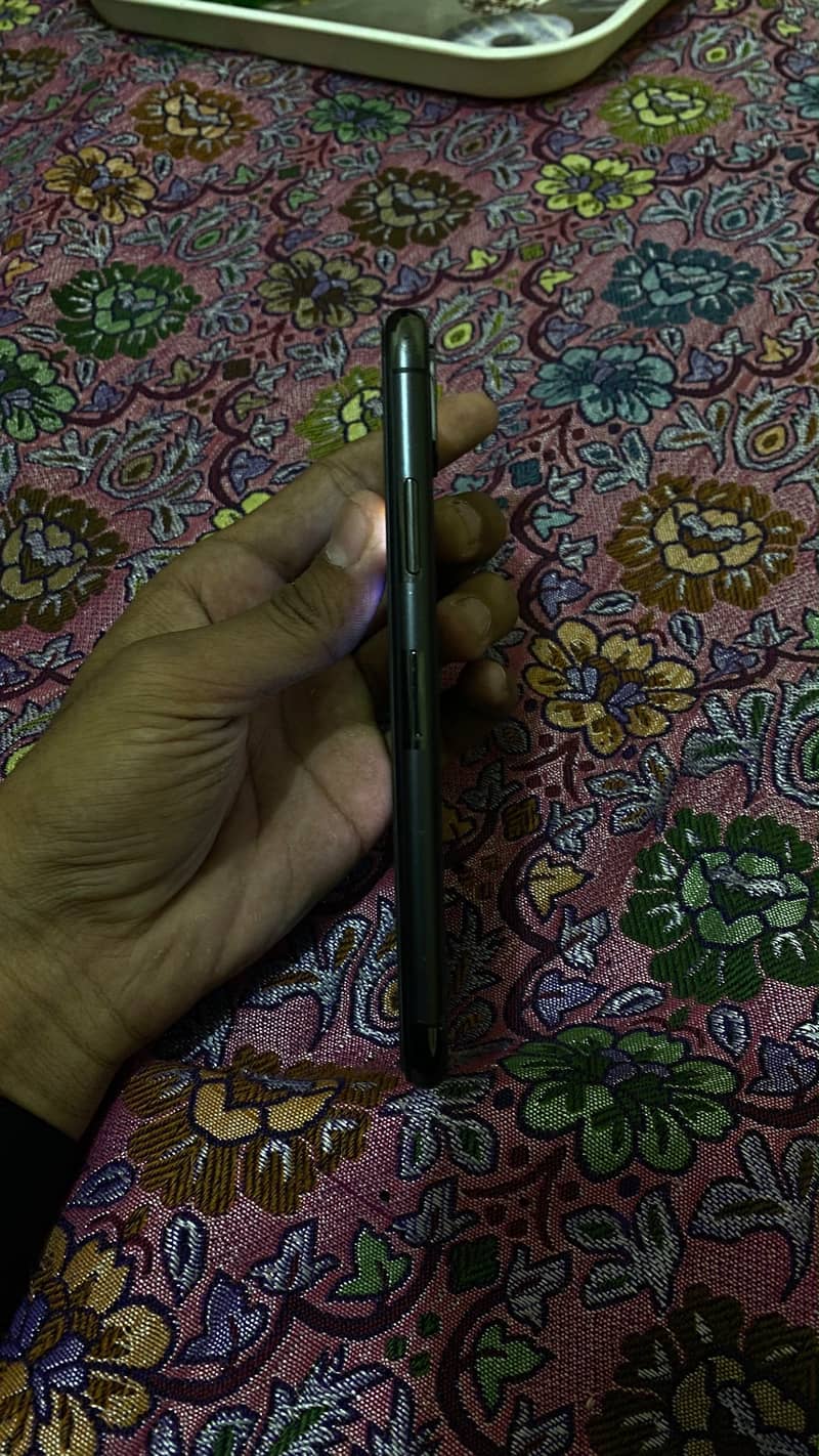 Apple iPhone X 4