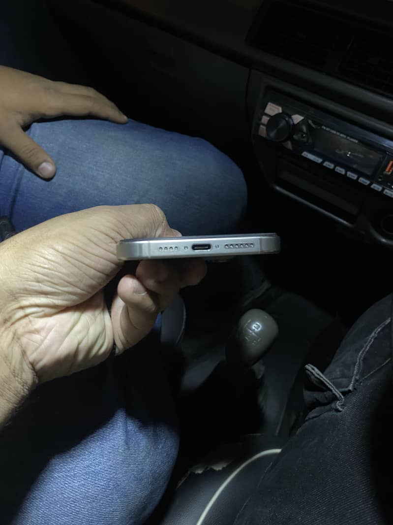 Apple iPhone 15 Pro Max 2