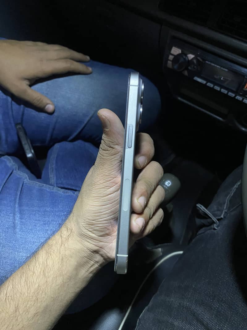 Apple iPhone 15 Pro Max 3