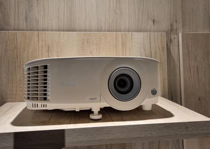 BenQ MH-733 Full HD 1080p projector
