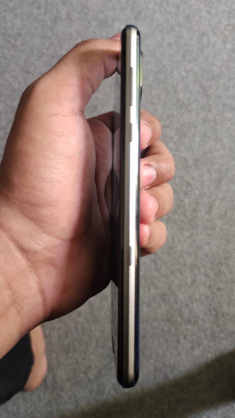 Sharp Aquos R3 4