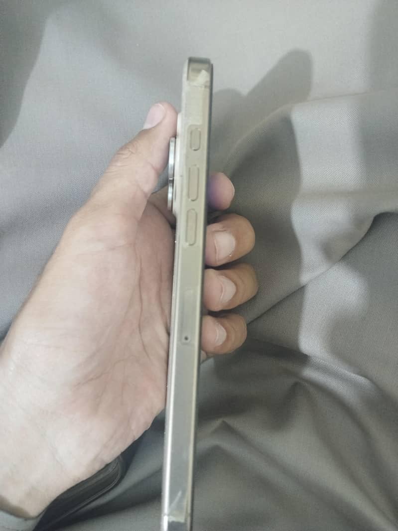 Apple iPhone 16 Pro Max 5