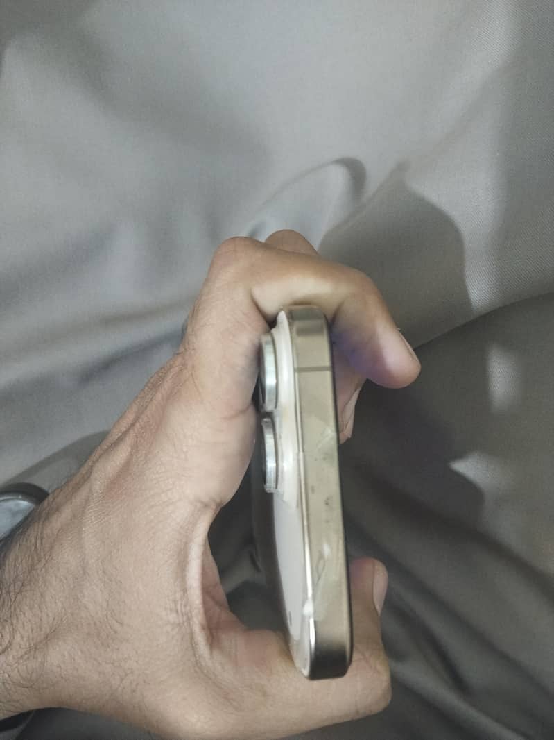 Apple iPhone 16 Pro Max 6