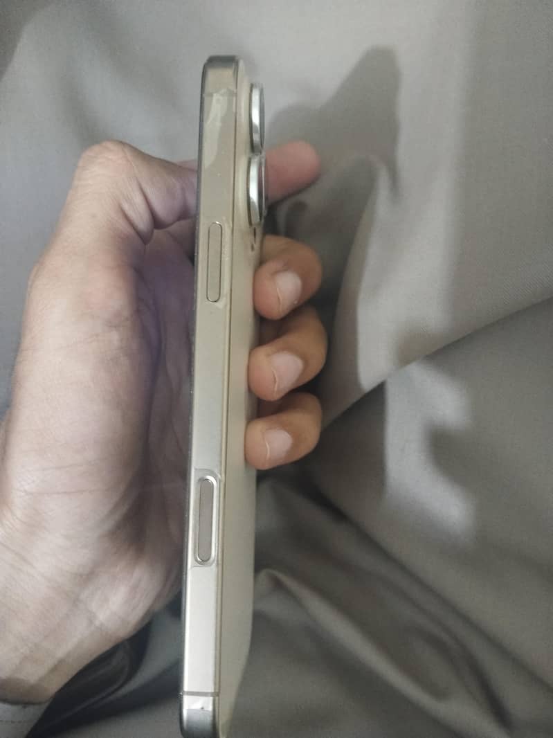Apple iPhone 16 Pro Max 7