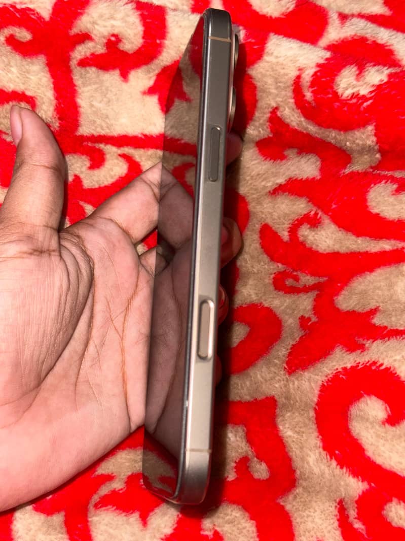 Apple iPhone 16 Pro Max 3