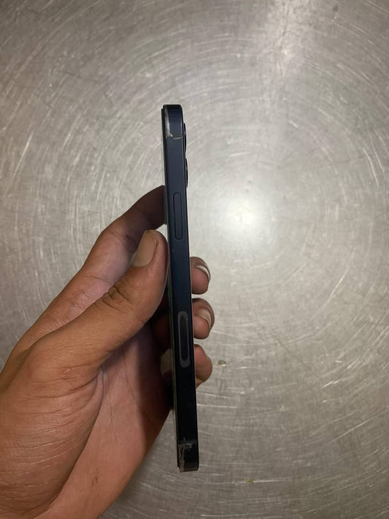 Apple iPhone 12 3