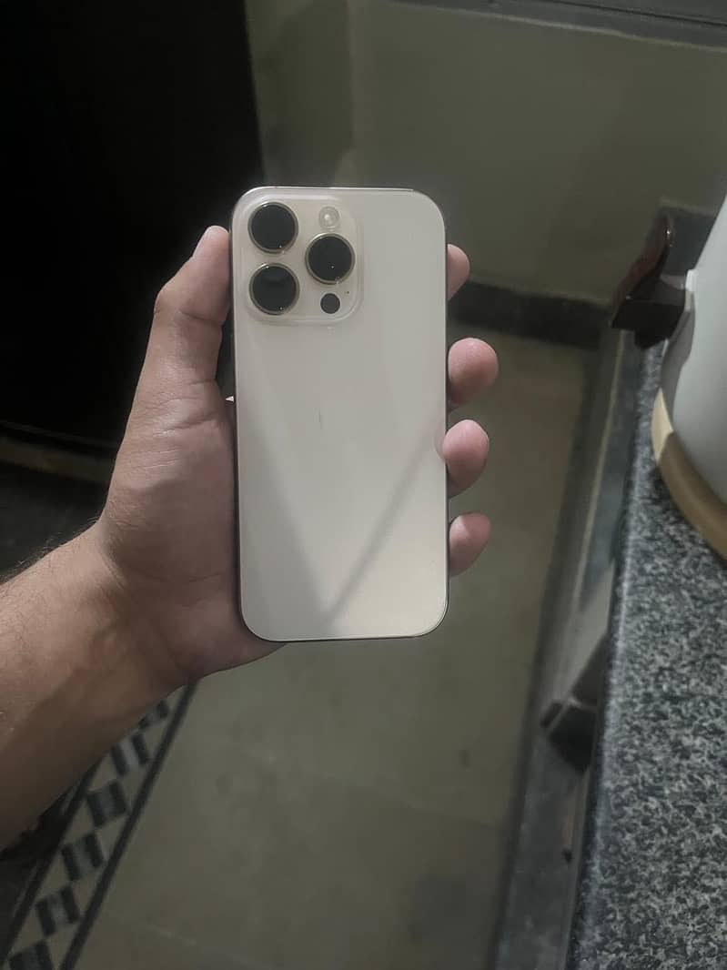 Apple iPhone 16 Pro 0