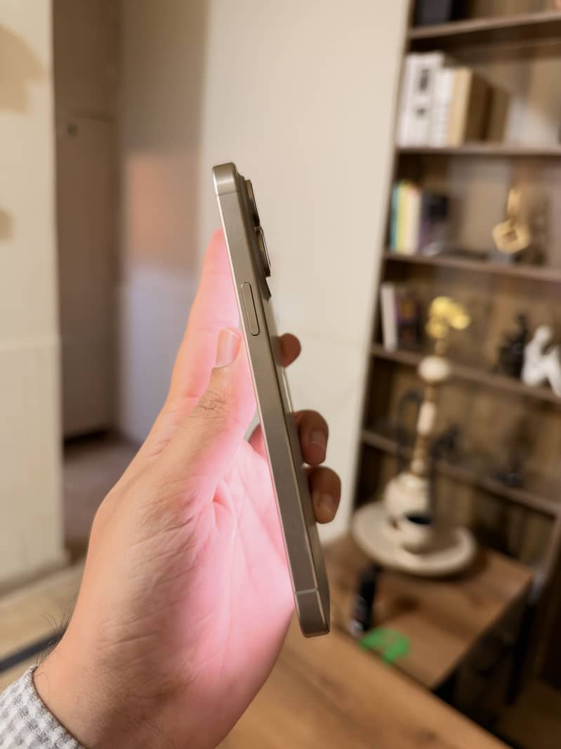 Apple iPhone 15 Pro Max 2