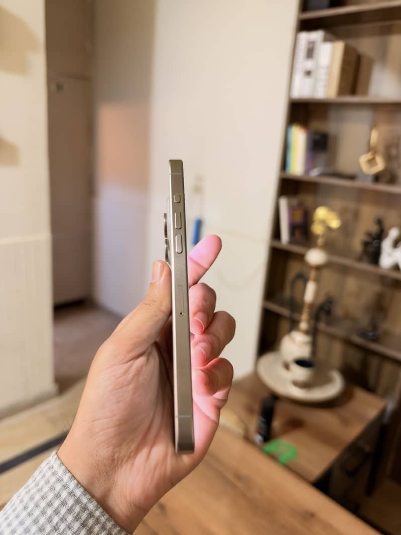 Apple iPhone 15 Pro Max 5