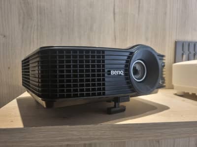 BenQ MP777 - 4000 Lumens projector