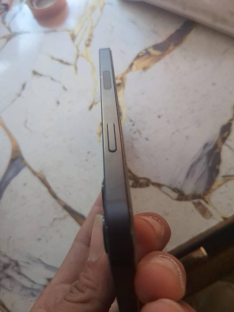 Apple iPhone 12 3