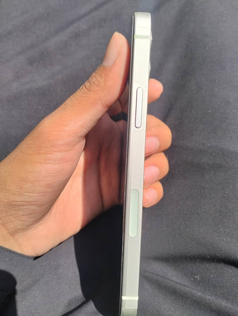 Apple iPhone 12 3