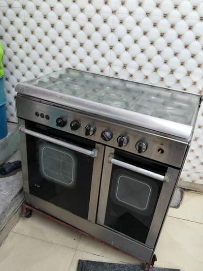 5 Burner Gas Stove with Double Oven for Sale – Rs. 17,000