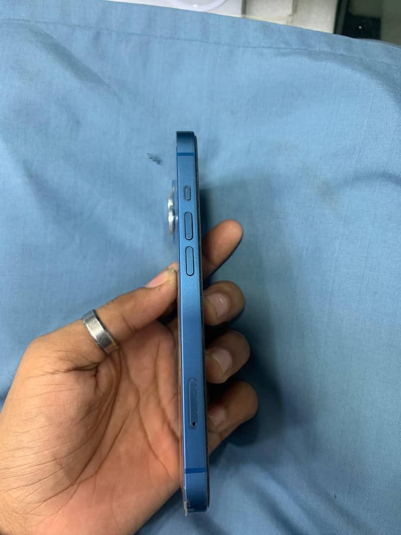 Apple iPhone 13 5