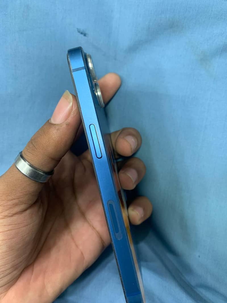 Apple iPhone 13 6