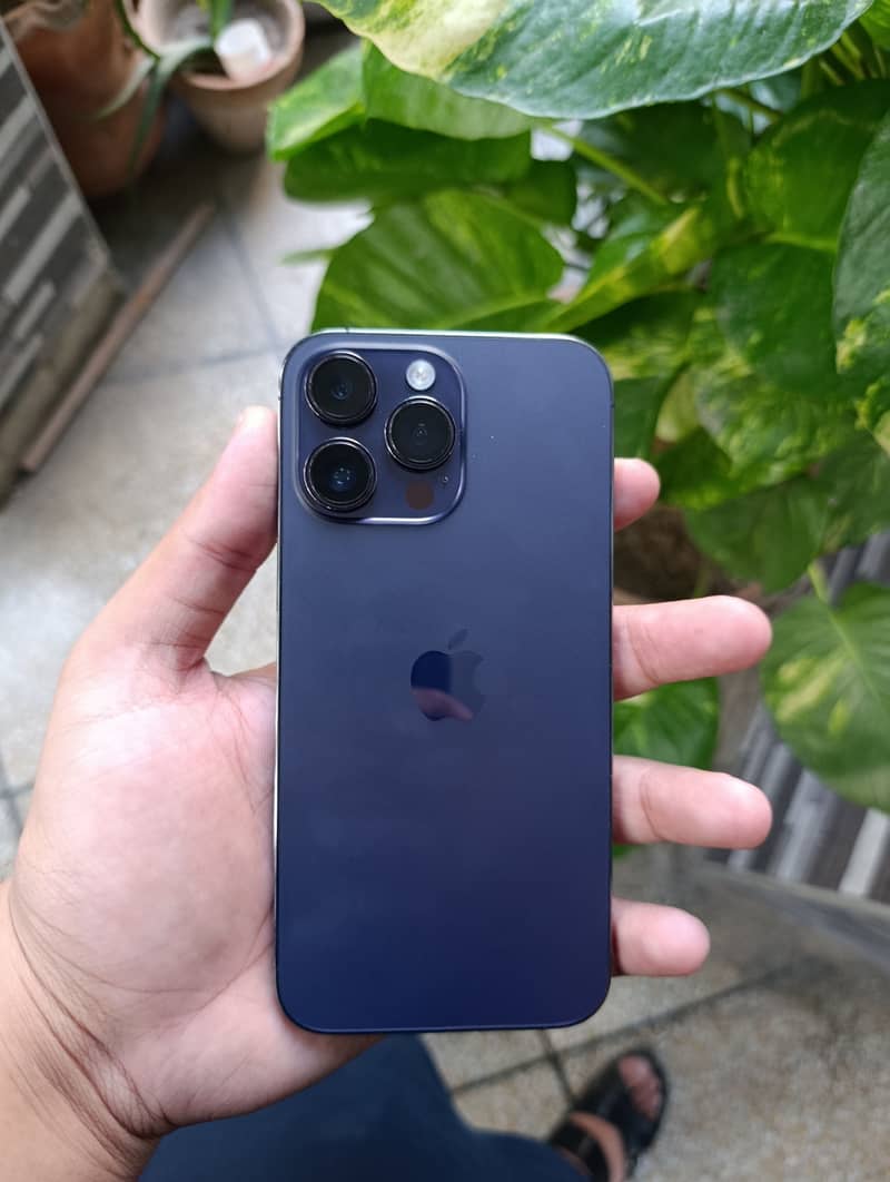 Apple iPhone 14 Pro Max 1