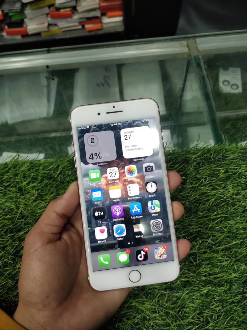 Apple iPhone 7 Plus 1