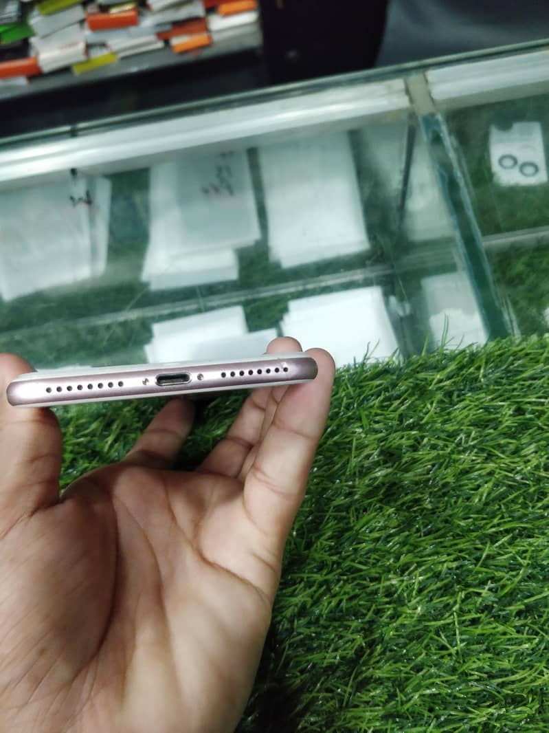 Apple iPhone 7 Plus 3