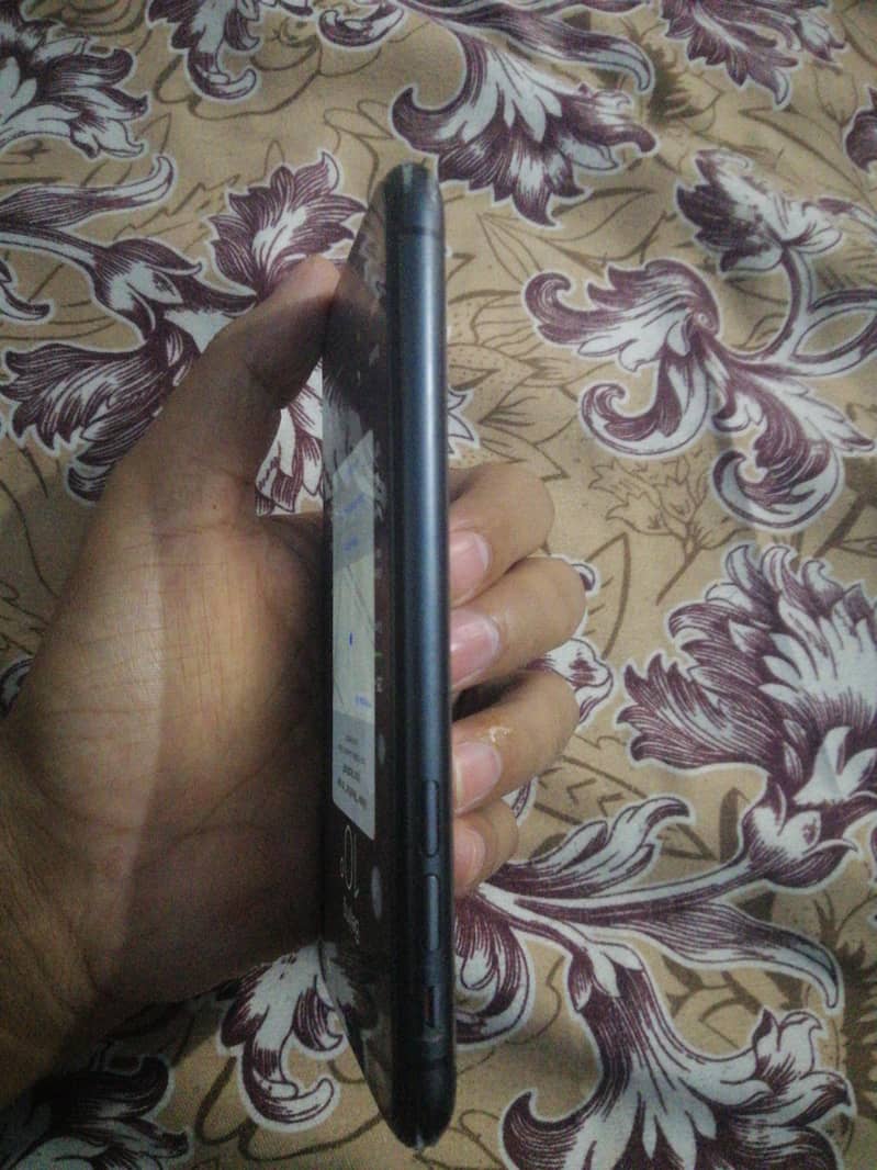 Apple iPhone 11 4