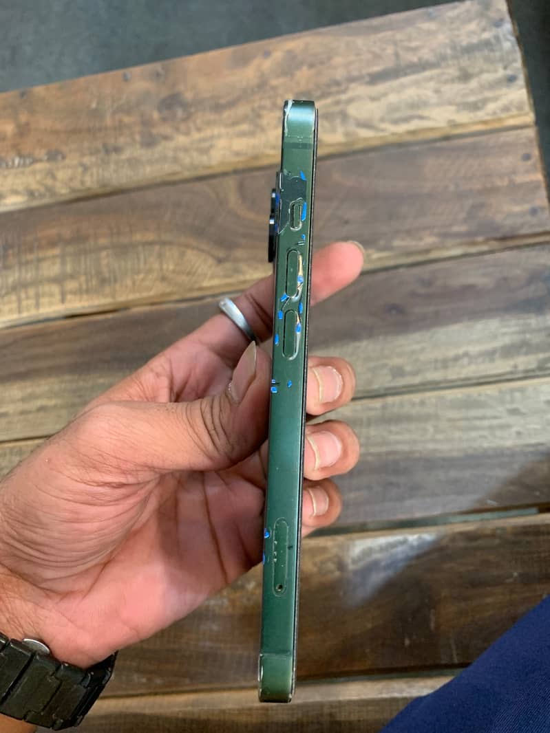 Apple iPhone 13 1