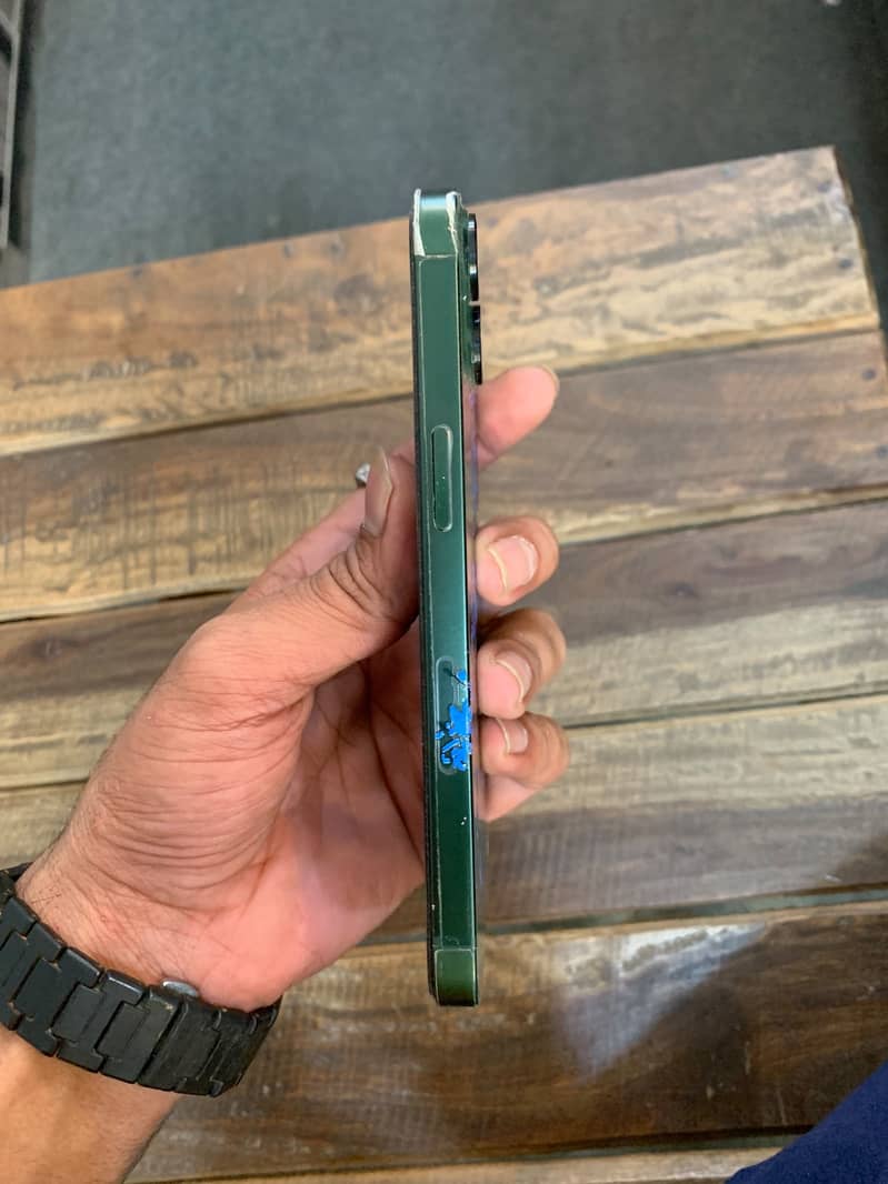Apple iPhone 13 2