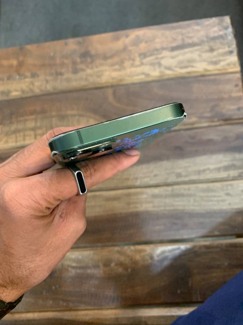 Apple iPhone 13 6