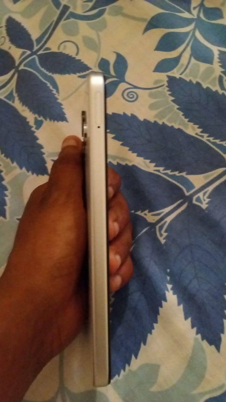 OPPO A6 0