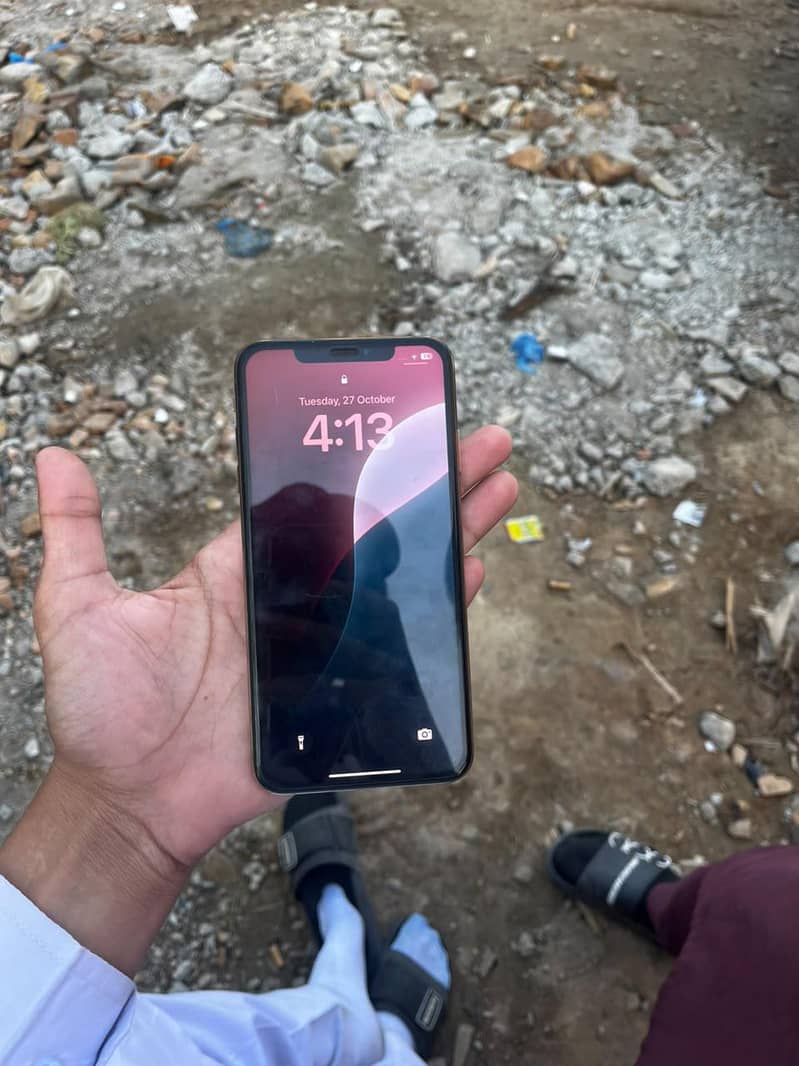 Apple iPhone XS Max 1