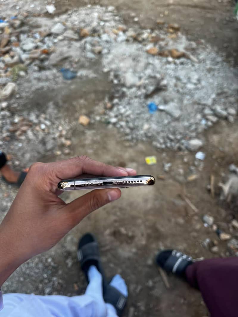 Apple iPhone XS Max 2