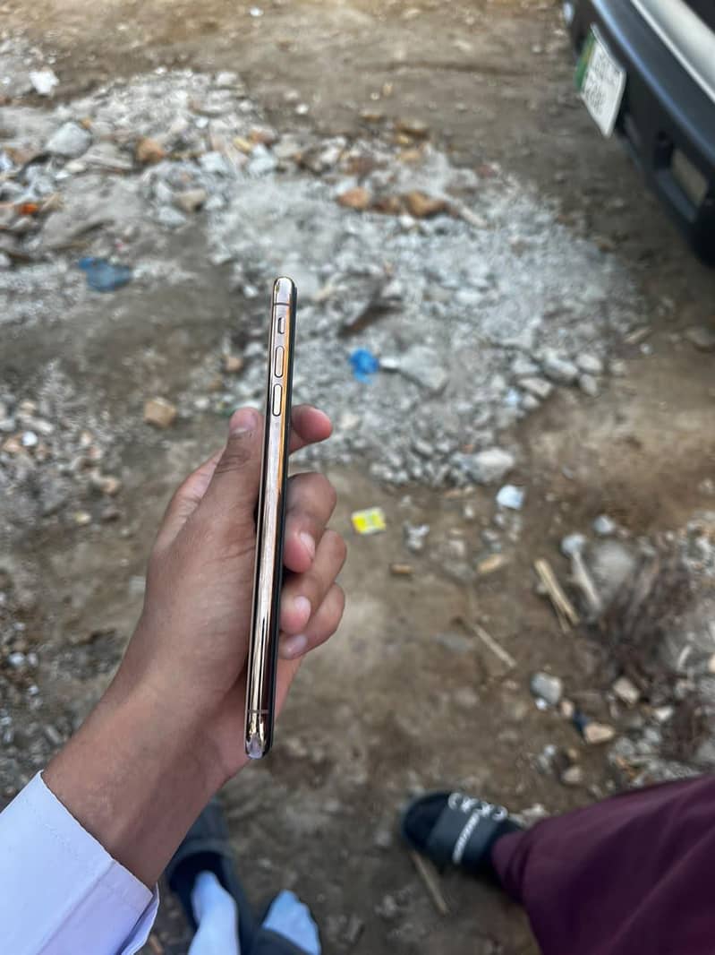 Apple iPhone XS Max 5