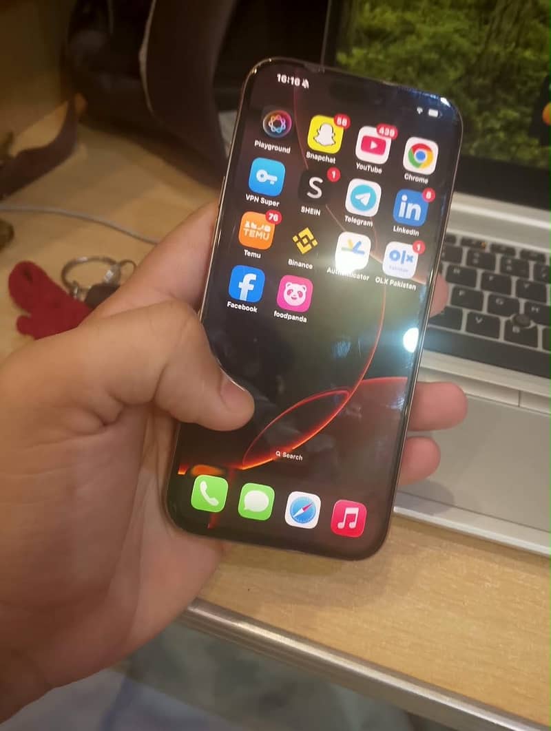 Apple iPhone 16 Pro Max 1