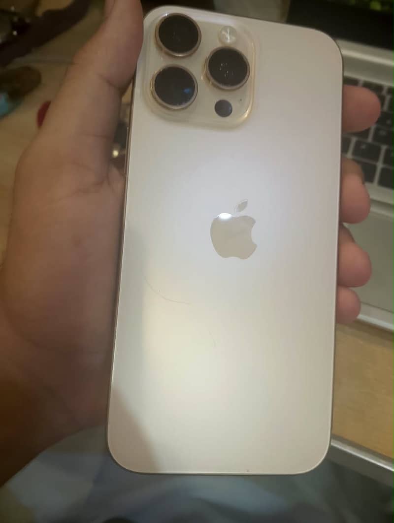 Apple iPhone 16 Pro Max 2