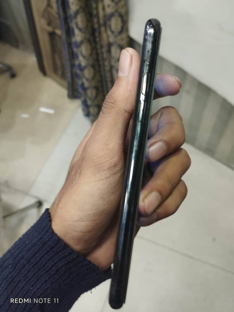 Apple iPhone Xs 2