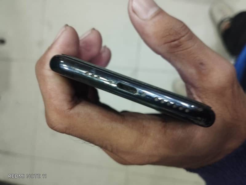 Apple iPhone Xs 4