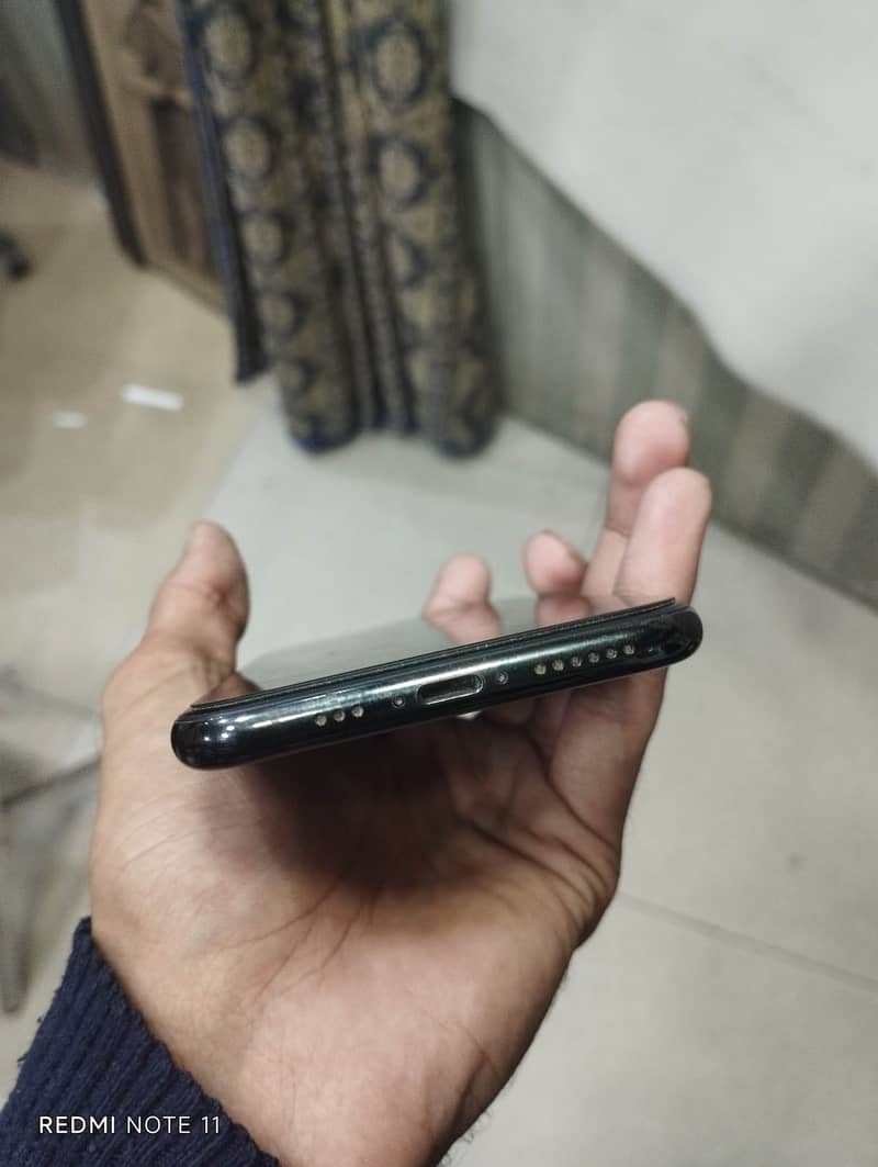 Apple iPhone Xs 6