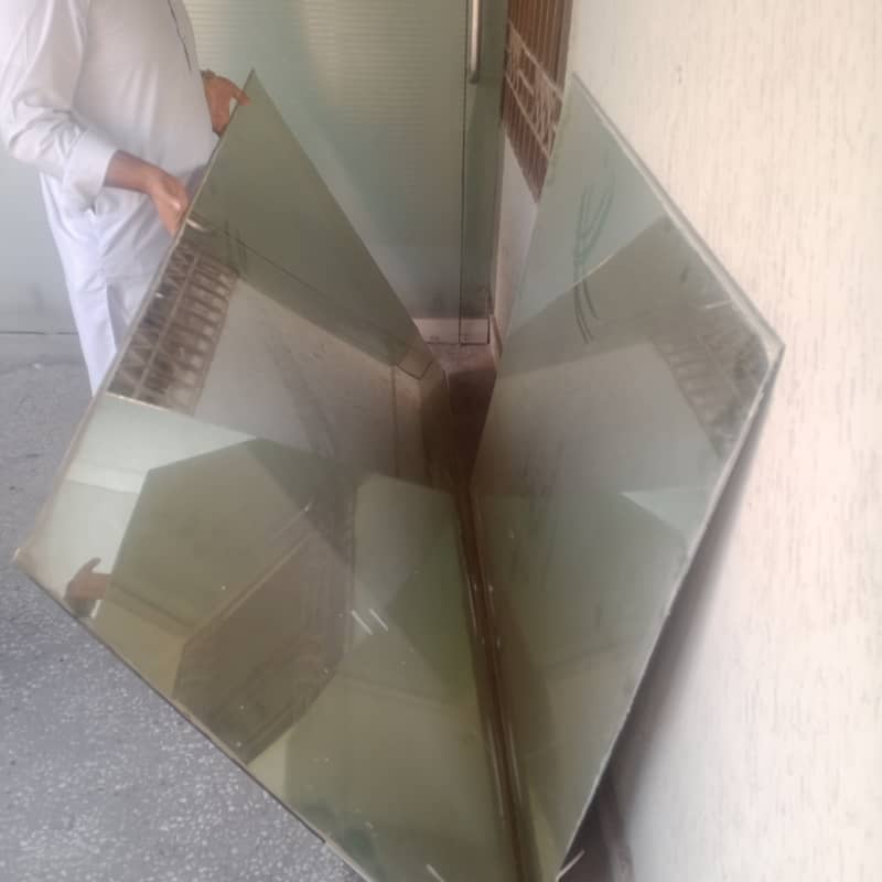 امپورٹڈ ون وے مرر گلاس 2 عدد - 9x4 اور 4.5x4 فٹ - پشاور 0