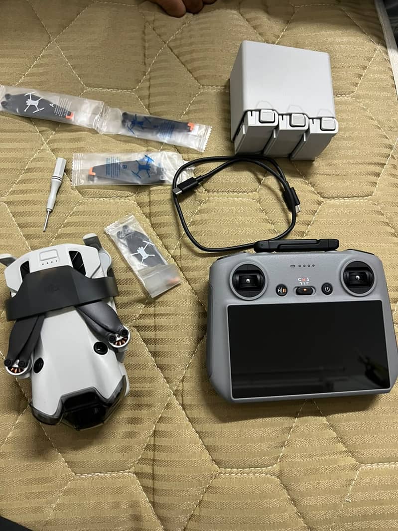 Dji Mini 4 Pro Drone Full combo - Almost Brand New Screen Remote 5