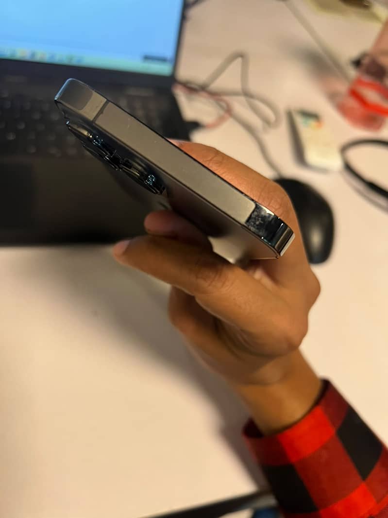 Apple iPhone 13 Pro Max 2
