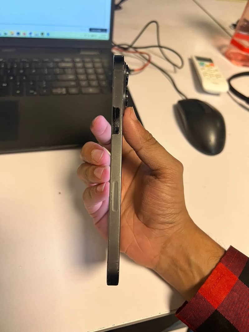 Apple iPhone 13 Pro Max 4