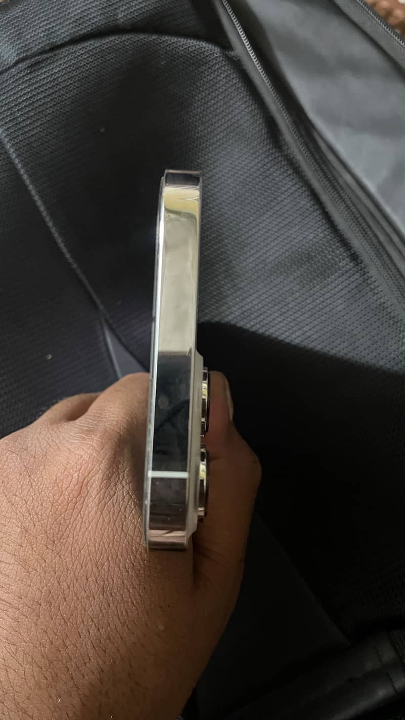 Apple iPhone 13 Pro Max 4