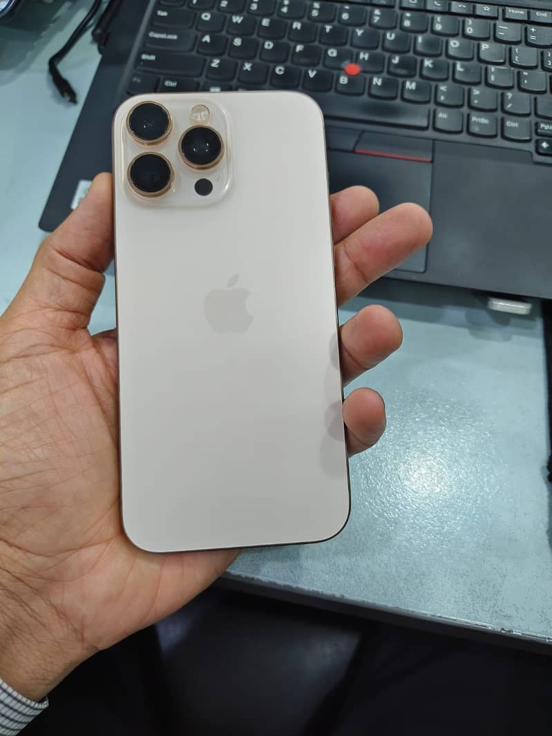 Apple iPhone 16 Pro Max 0