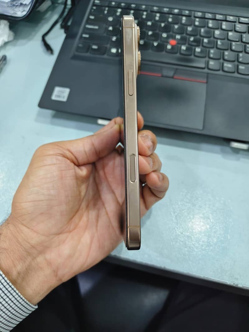 Apple iPhone 16 Pro Max 3