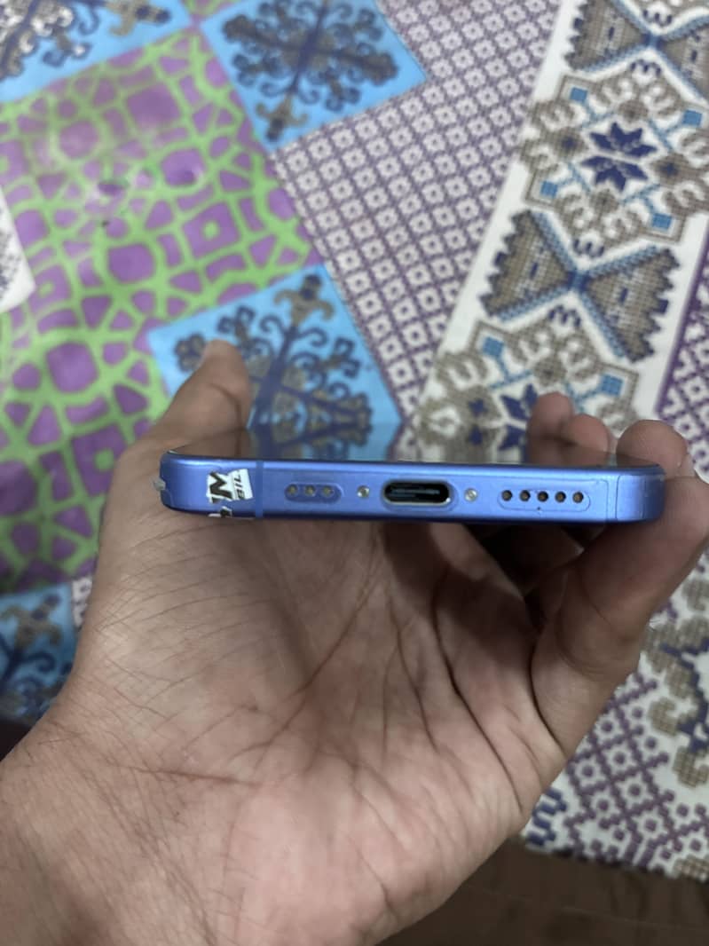 Apple iPhone 16 5
