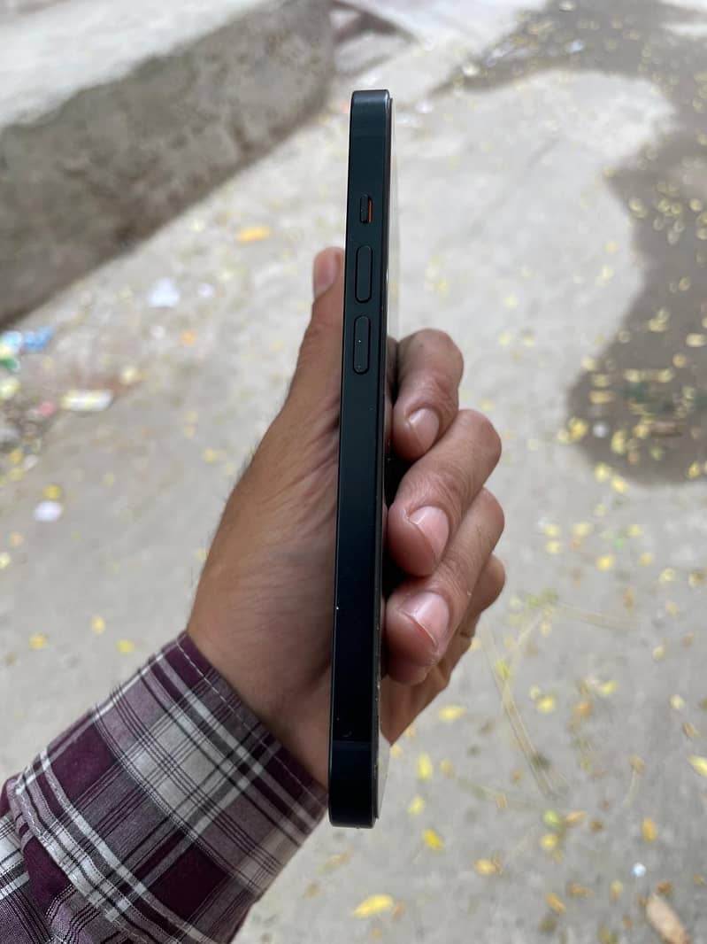 Apple iPhone 14 4