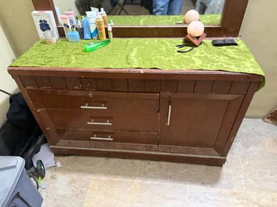 furniture condition aapke samne ha