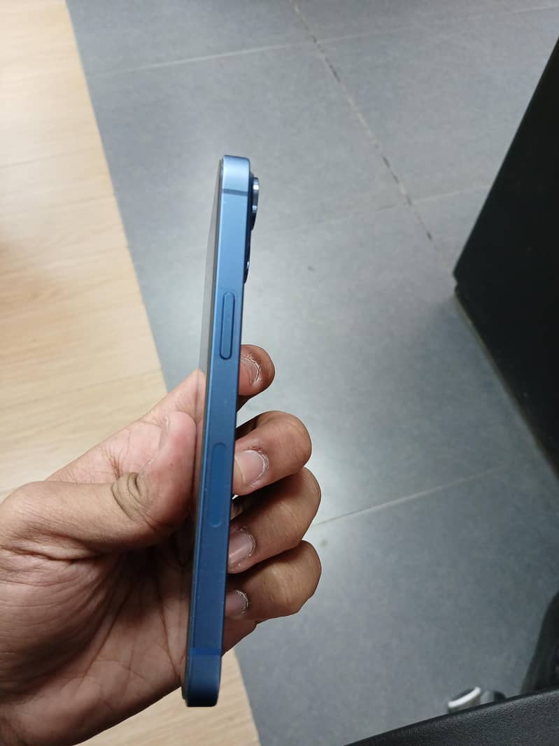 Apple iPhone 13 2